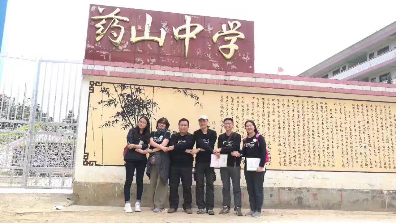 巧家前往药山的路就比较好走了,但也是山路十八弯.